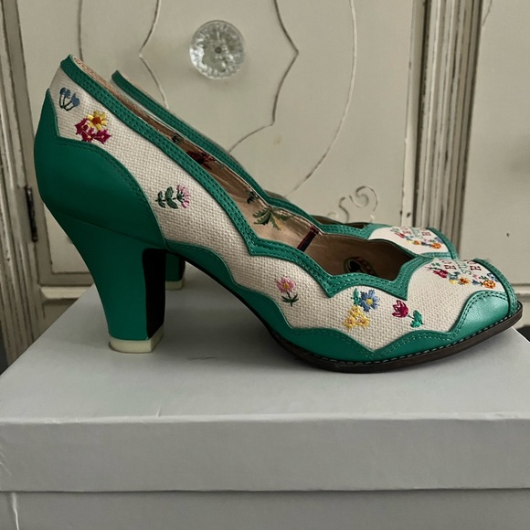 Miss L Fire Sandals - Picture 7 of 11